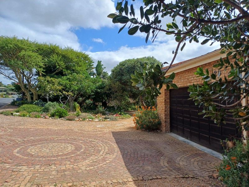 House For Sale in Stilbaai Wes, Stilbaai - Photo 2