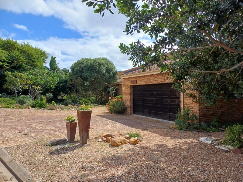 House For Sale in Stilbaai Wes, Stilbaai - Photo 4