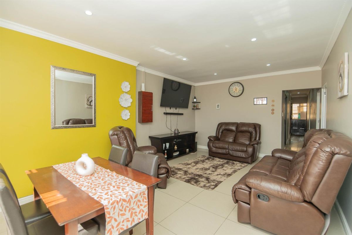 Newly Renovated 3 Bedroom Home WITH Spacious Outbuilding - Photo 5