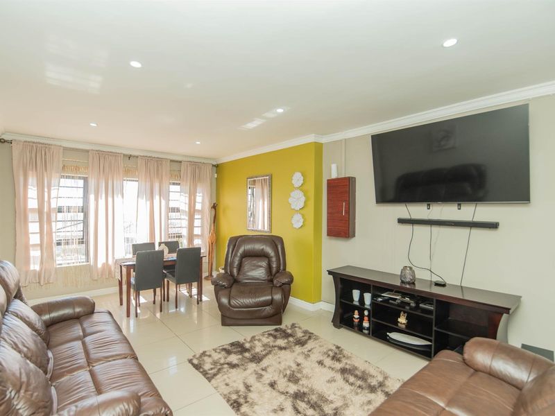 Newly Renovated 3 Bedroom Home WITH Spacious Outbuilding - Photo 8