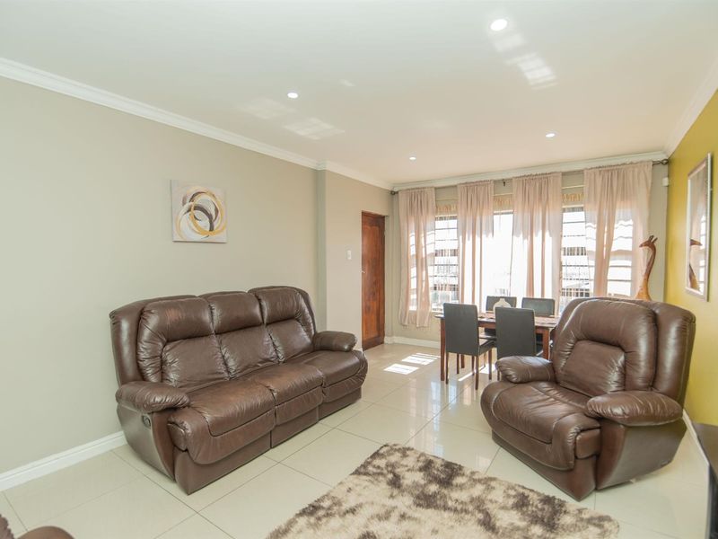 Newly Renovated 3 Bedroom Home WITH Spacious Outbuilding - Photo 10