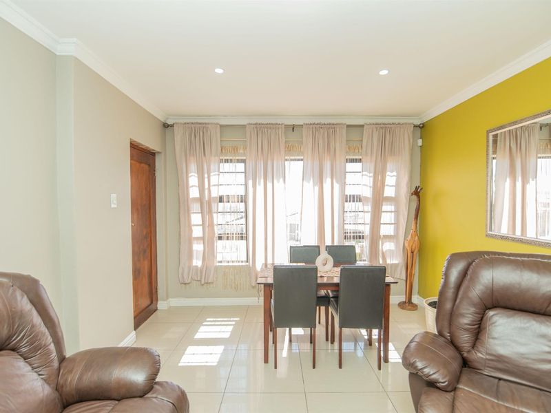 Newly Renovated 3 Bedroom Home WITH Spacious Outbuilding - Photo 9