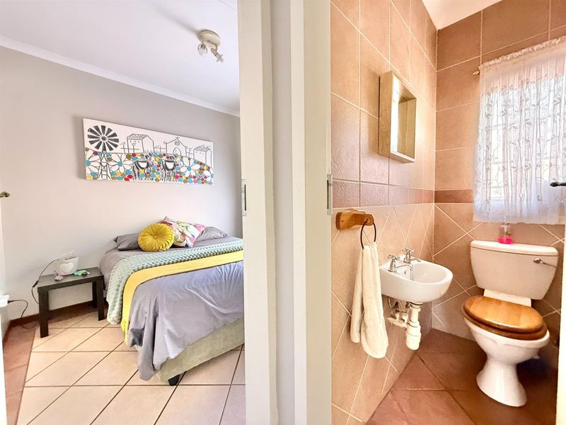 NEAT 3 BEDROOM TOWNHOUSE IN MORELETA PARK. PRETORIA EAST - Photo 7