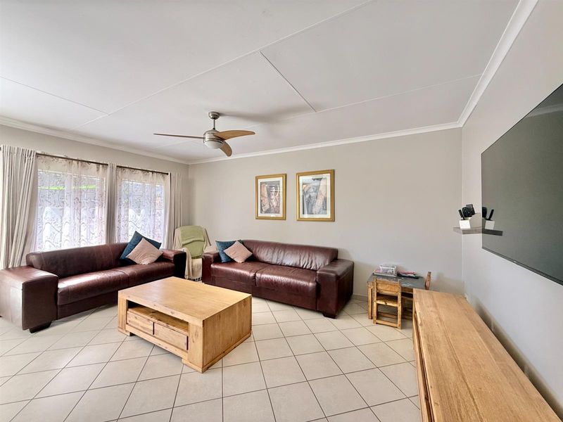 NEAT 3 BEDROOM TOWNHOUSE IN MORELETA PARK. PRETORIA EAST - Photo 6