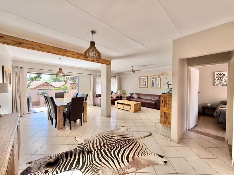 NEAT 3 BEDROOM TOWNHOUSE IN MORELETA PARK. PRETORIA EAST - Photo 4