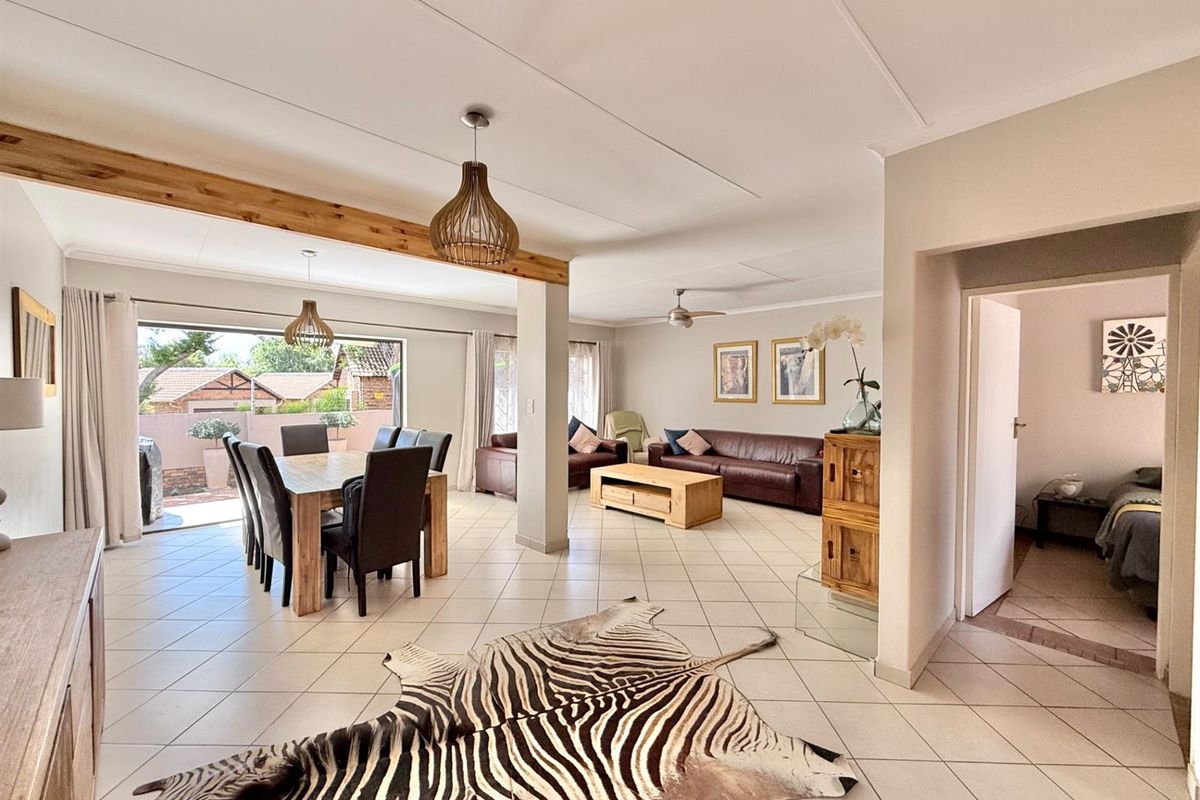 NEAT 3 BEDROOM TOWNHOUSE IN MORELETA PARK. PRETORIA EAST - Photo 4