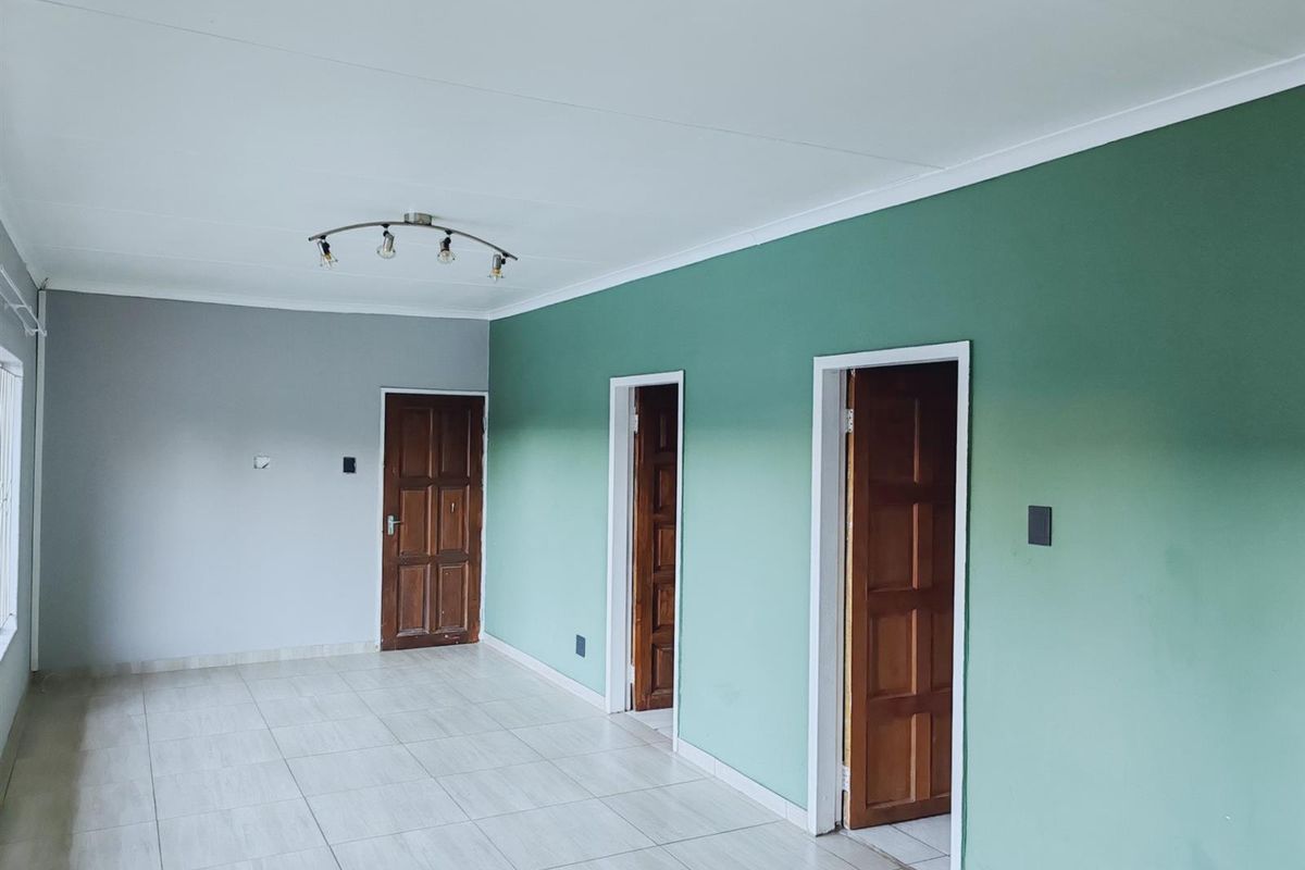 Apartment To Rent in Risiville, Vereeniging - Photo 2
