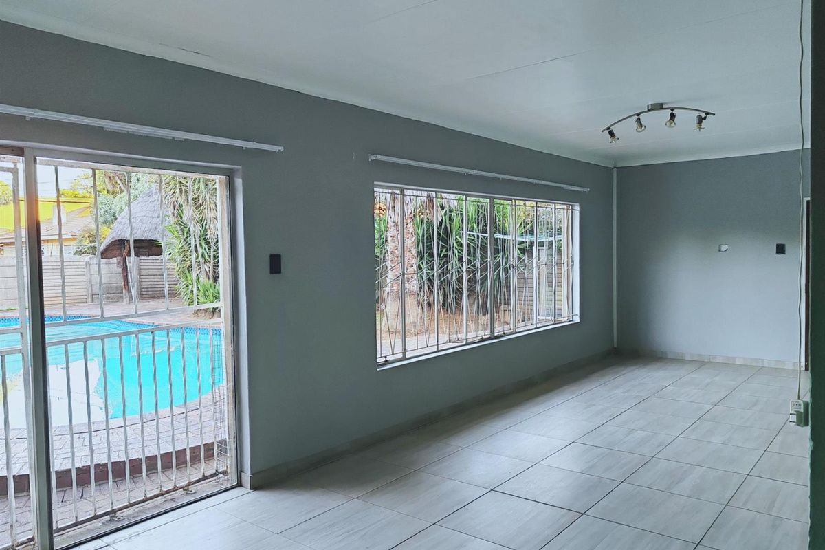 Apartment To Rent in Risiville, Vereeniging - Photo 3
