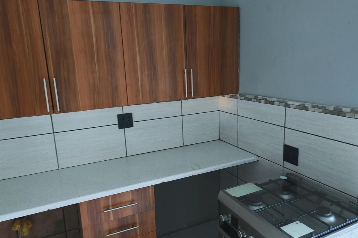 Apartment To Rent in Risiville, Vereeniging - Photo 5