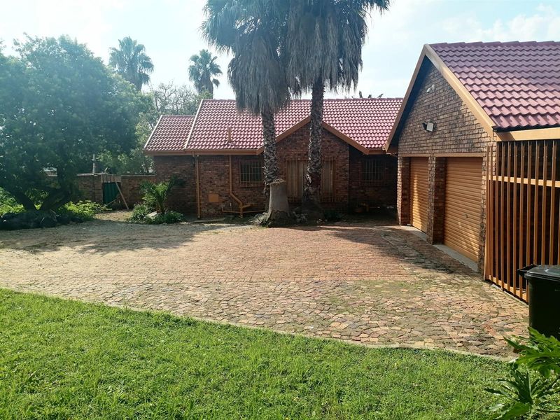 House For Sale in Norkem Park, Kempton Park - Photo 2