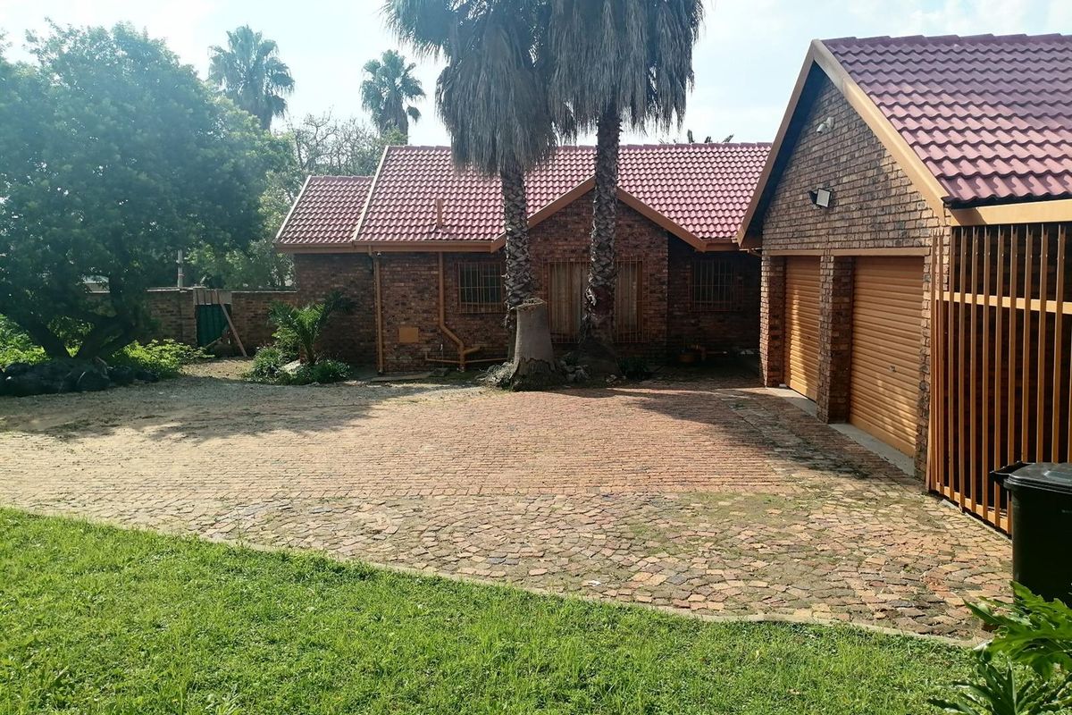 House For Sale in Norkem Park, Kempton Park - Photo 2