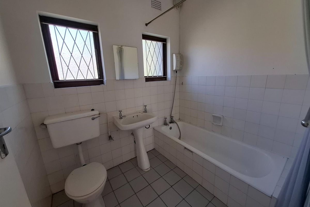 Townhouse For Sale in Uvongo Beach, Margate, KwaZulu Natal - Photo 4
