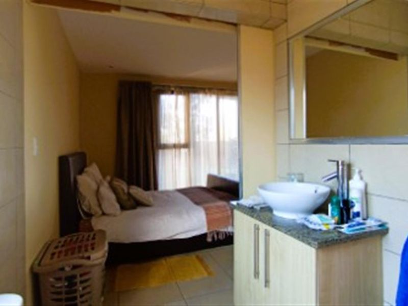 Rooihuiskraal North Sectional Title Apartment - Photo 8