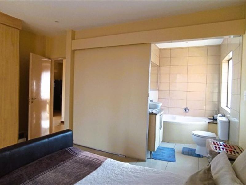 Rooihuiskraal North Sectional Title Apartment - Photo 4