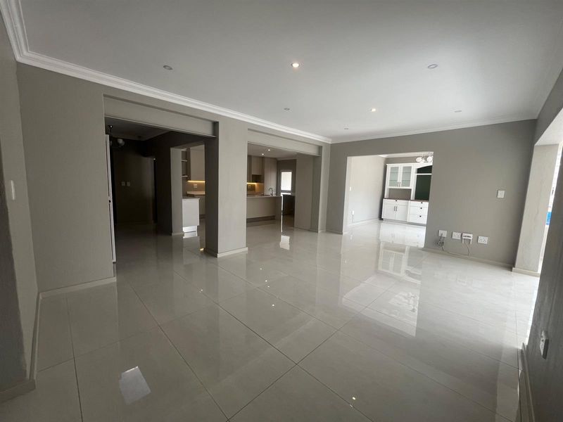Newly Renovated Family Home in Secure Gated Community - Photo 4