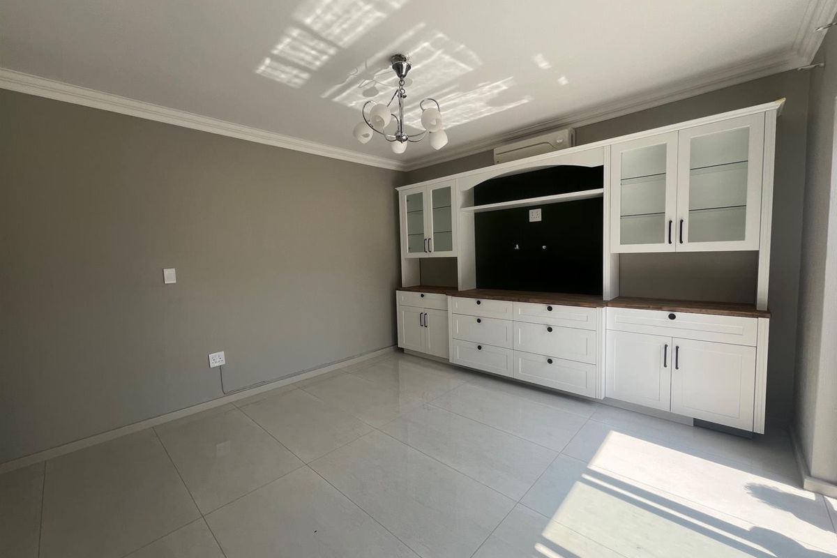 Newly Renovated Family Home in Secure Gated Community - Photo 5