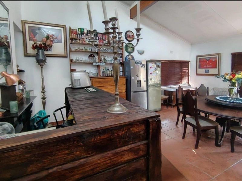 A home to enjoy with the perfect address. Admire it and allow yourself to own it. - Photo 4