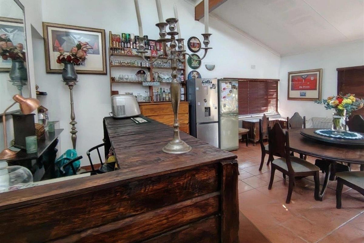 A home to enjoy with the perfect address. Admire it and allow yourself to own it. - Photo 4