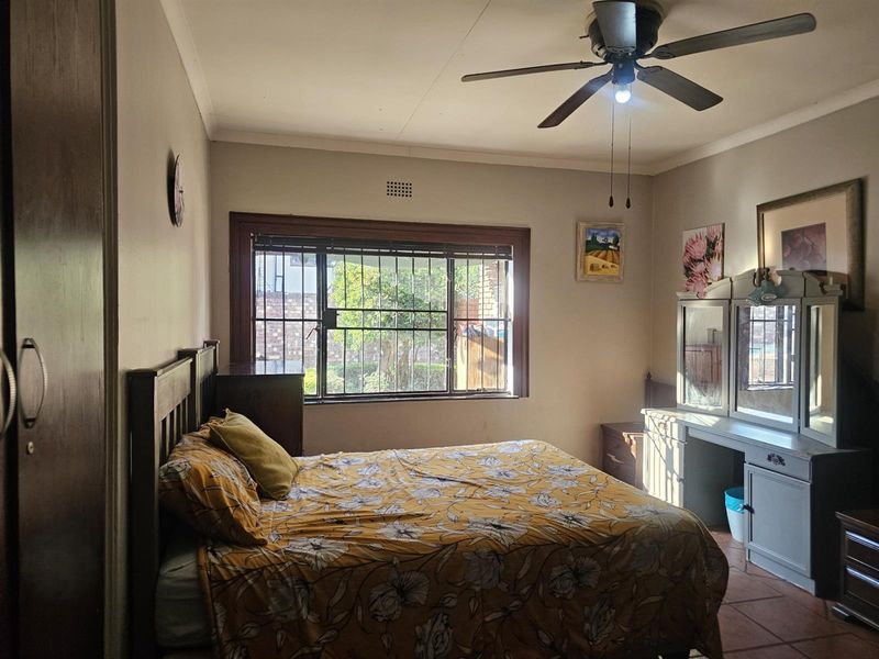 A home to enjoy with the perfect address. Admire it and allow yourself to own it. - Photo 7