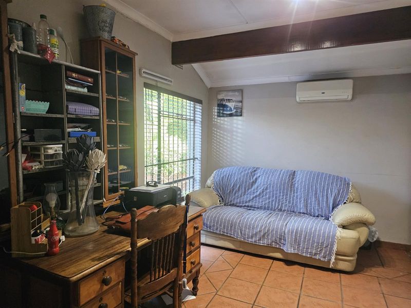 A home to enjoy with the perfect address. Admire it and allow yourself to own it. - Photo 6