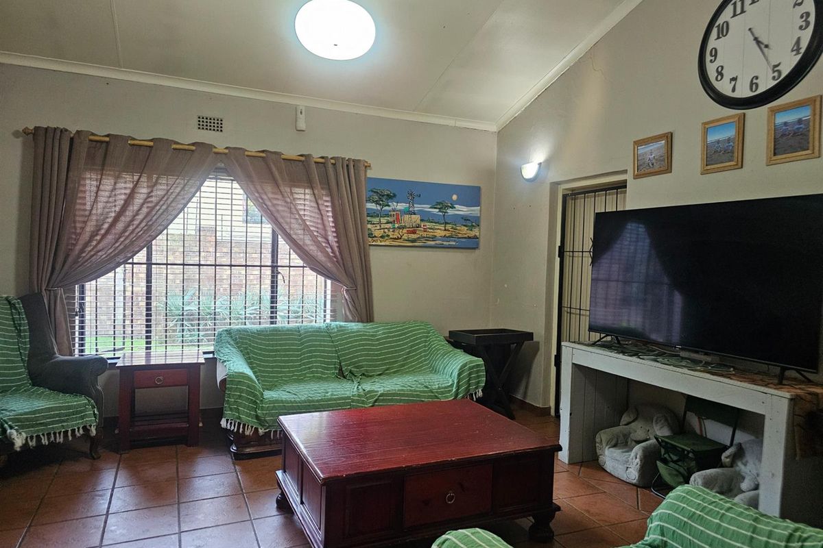 A home to enjoy with the perfect address. Admire it and allow yourself to own it. - Photo 3