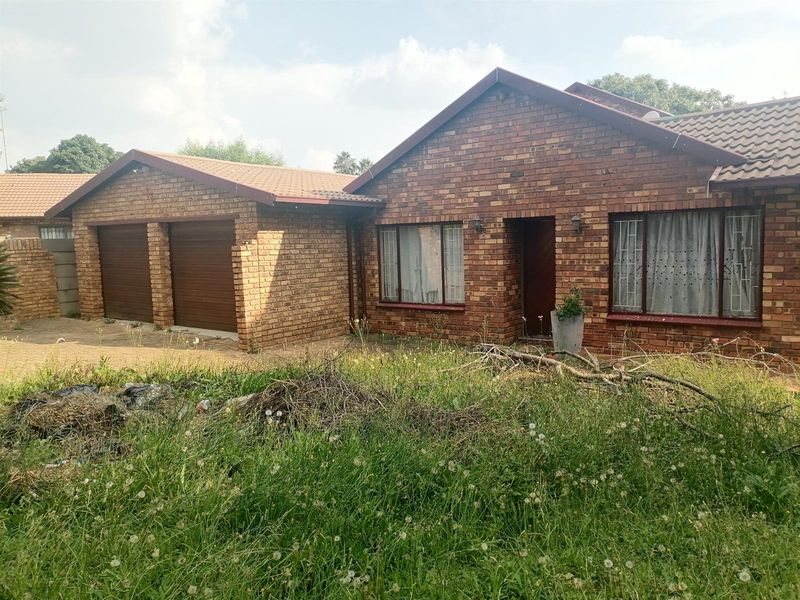 House For Sale in Birch Acres, Kempton Park - Photo 2