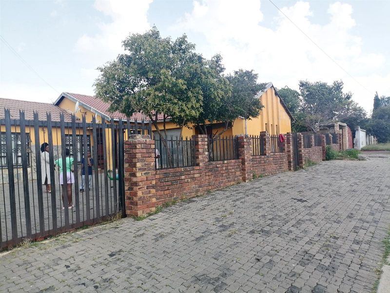 House For Sale in Norkem Park, Kempton Park - Photo 2