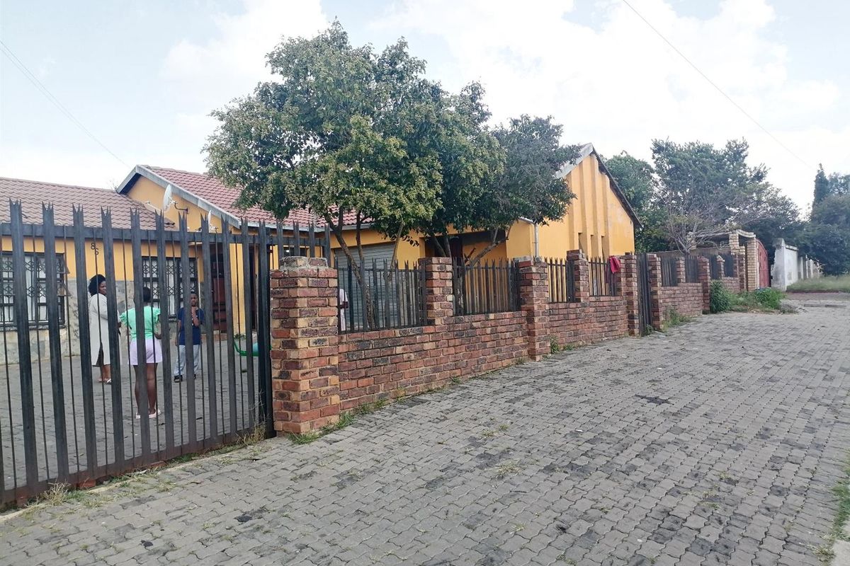 House For Sale in Norkem Park, Kempton Park - Photo 2