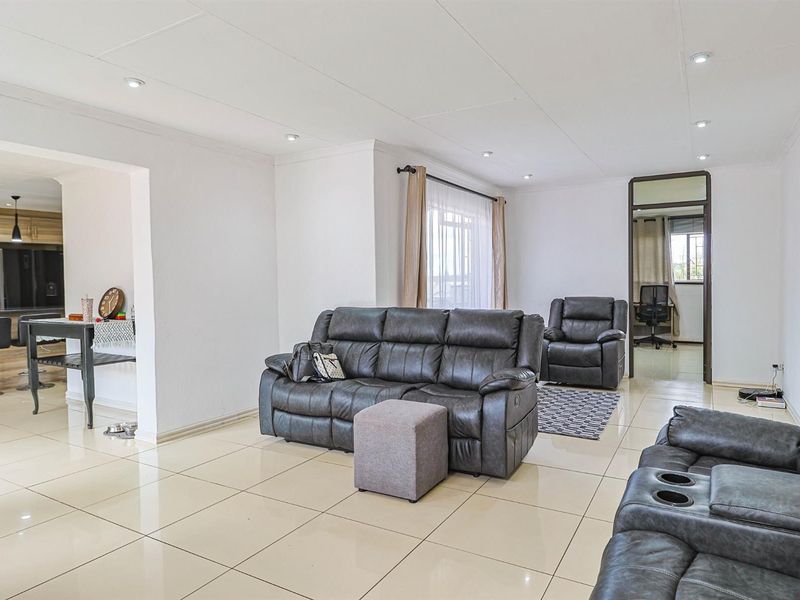 NEVER TO BE REPEATED AT THIS PRICE - URGENT SALE!! - Photo 3