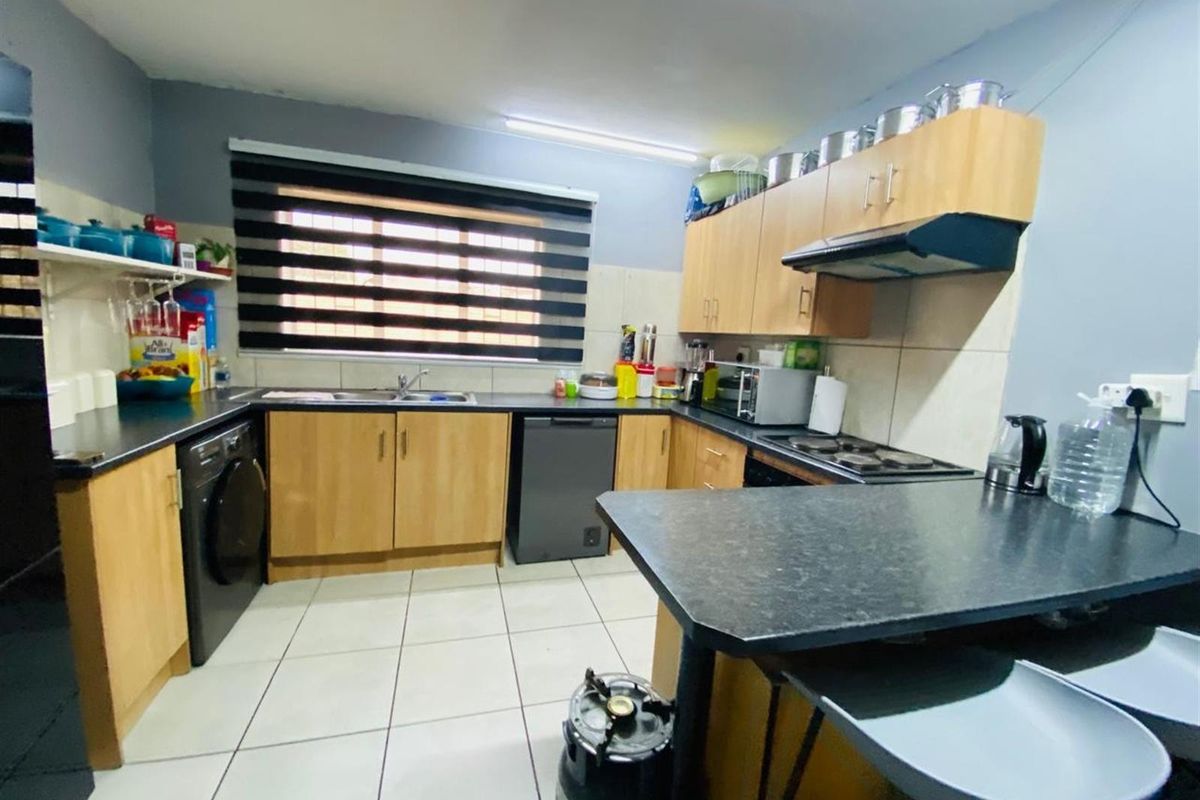 Apartment For Sale in Vanderbijlpark SW 5, Vanderbijlpark SW, Vanderbijlpark - Photo 4