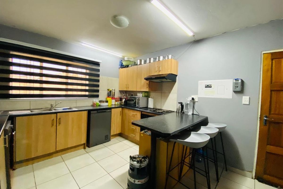 Apartment For Sale in Vanderbijlpark SW 5, Vanderbijlpark SW, Vanderbijlpark - Photo 3