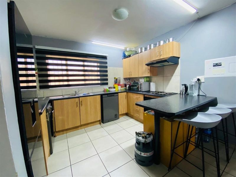 Apartment For Sale in Vanderbijlpark SW 5, Vanderbijlpark SW, Vanderbijlpark - Photo 2