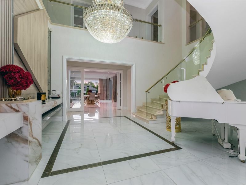 A Rare Ultra-Luxury 6-Bed Designer Home for sale in Prestigious Equestrian Estate - No transfer Duty - Photo 5