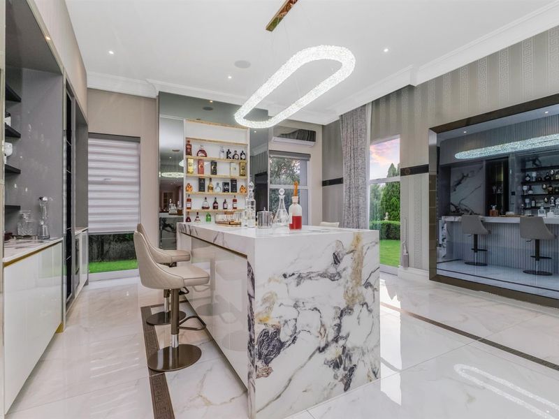 A Rare Ultra-Luxury 6-Bed Designer Home for sale in Prestigious Equestrian Estate - No transfer Duty - Photo 8