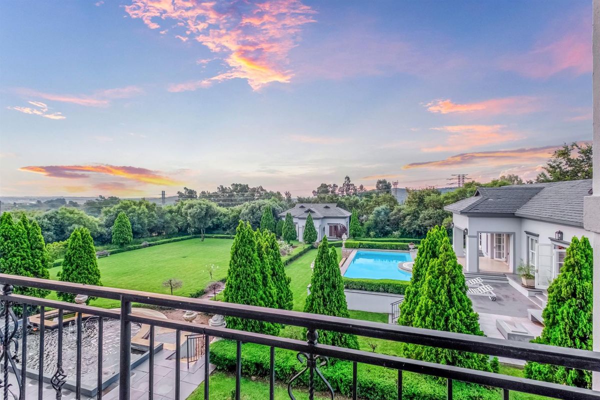 A Rare Ultra-Luxury 6-Bed Designer Home for sale in Prestigious Equestrian Estate - No transfer Duty - Photo 2