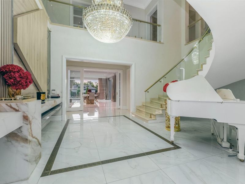 A Rare Ultra-Luxury 6-Bed Designer Home for sale in Prestigious Equestrian Estate - No transfer Duty - Photo 5