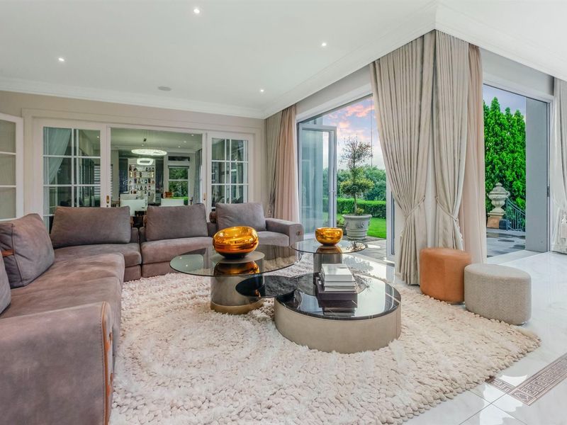 A Rare Ultra-Luxury 6-Bed Designer Home for sale in Prestigious Equestrian Estate - No transfer Duty - Photo 9