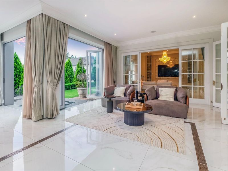 A Rare Ultra-Luxury 6-Bed Designer Home for sale in Prestigious Equestrian Estate - No transfer Duty - Photo 6