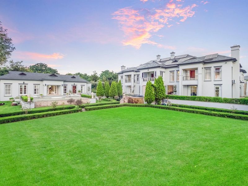 A Rare Ultra-Luxury 6-Bed Designer Home for sale in Prestigious Equestrian Estate - No transfer Duty - Photo 4