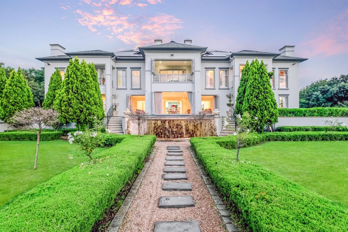 A Rare Ultra-Luxury 6-Bed Designer Home for sale in Prestigious Equestrian Estate - No transfer Duty - Photo 3