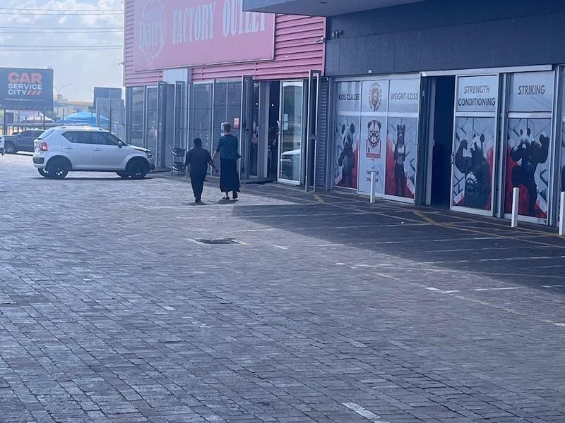 Commercial Property To Rent in Helderkruin, Roodepoort - Photo 5