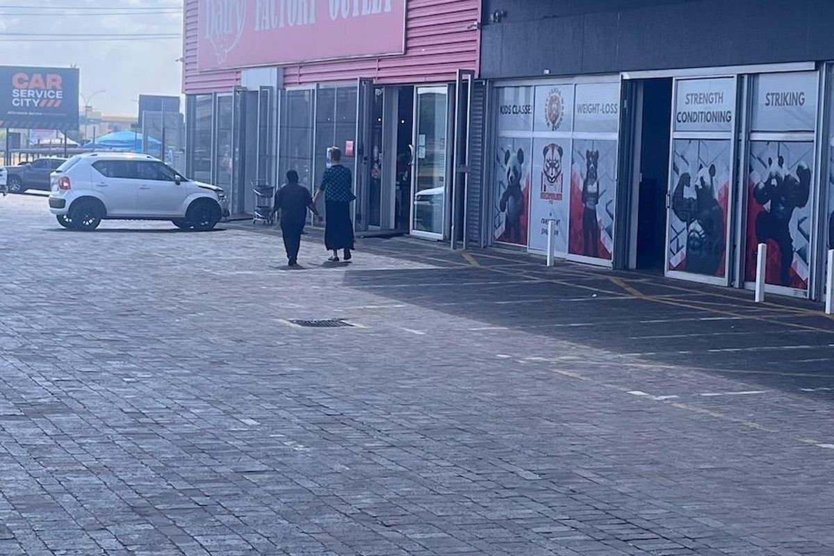 Commercial Property To Rent in Helderkruin, Roodepoort - Photo 5