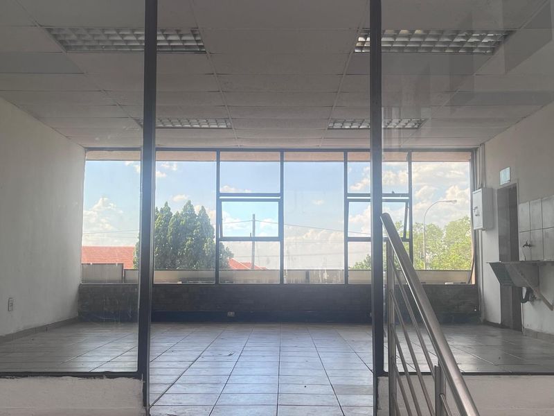 Commercial Property To Rent in Helderkruin, Roodepoort - Photo 10