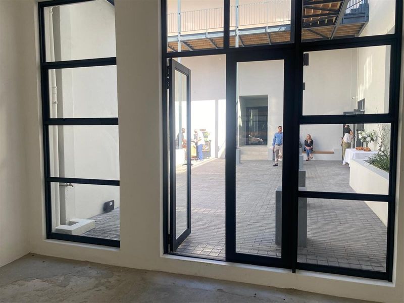 Retail Space To Rent in Claremont, Cape Town - Photo 2