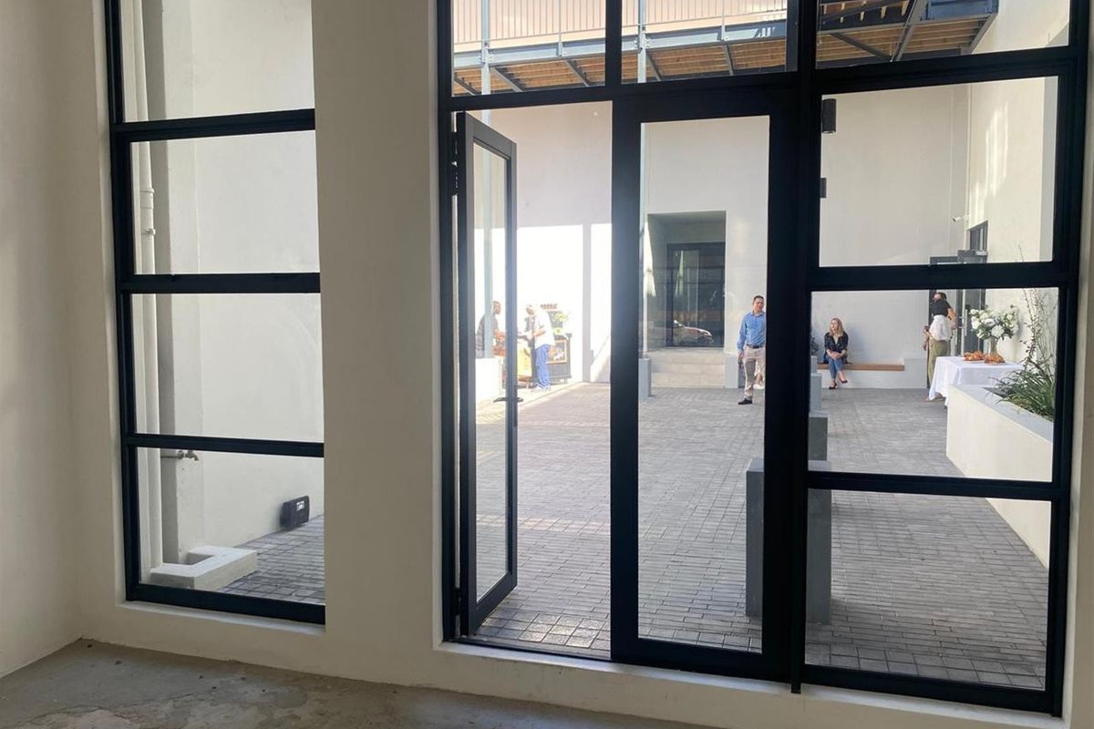 Retail Space To Rent in Claremont, Cape Town - Photo 2