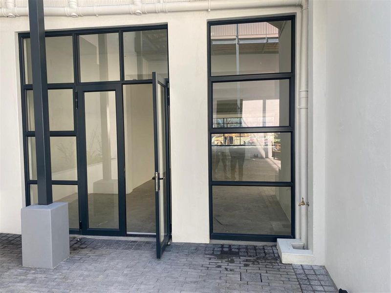 Retail Space To Rent in Claremont, Cape Town - Photo 1