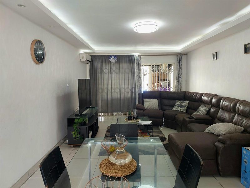 Stepless Garden Apartment For Sale in Musgrave, Durban, KwaZulu Natal - Photo 2