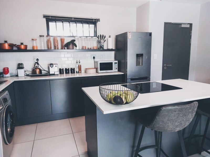 Stylish Investment Opportunity with Immediate Rental Income! - Photo 3