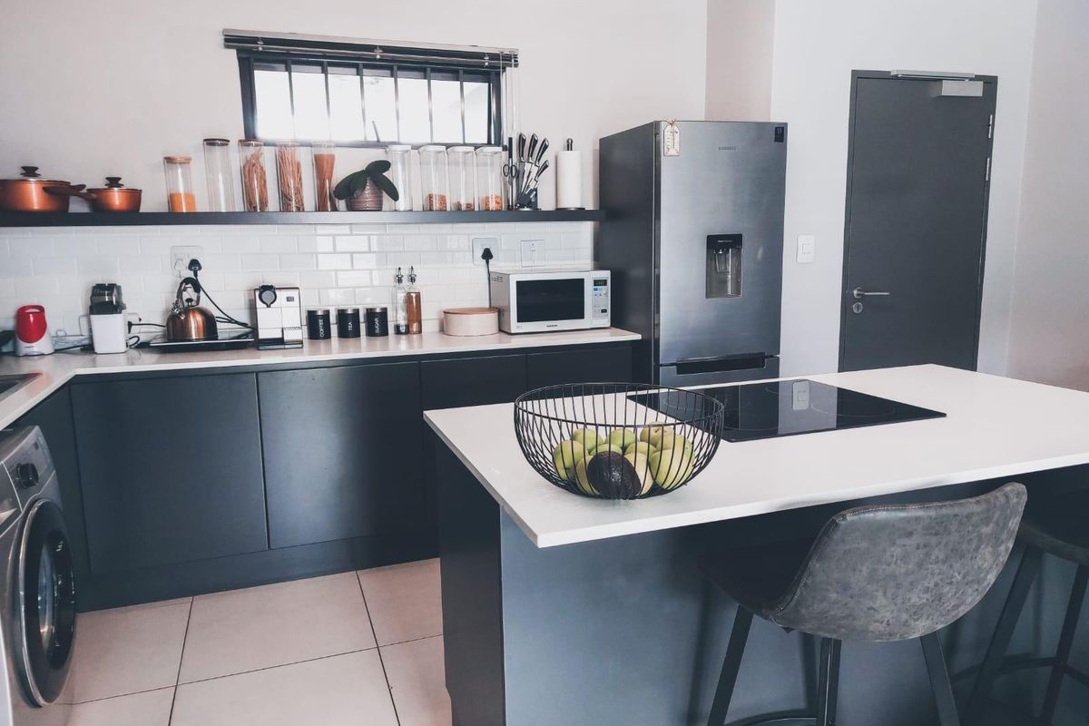 Stylish Investment Opportunity with Immediate Rental Income! - Photo 3