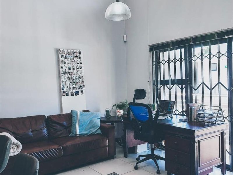 Stylish Investment Opportunity with Immediate Rental Income! - Photo 2